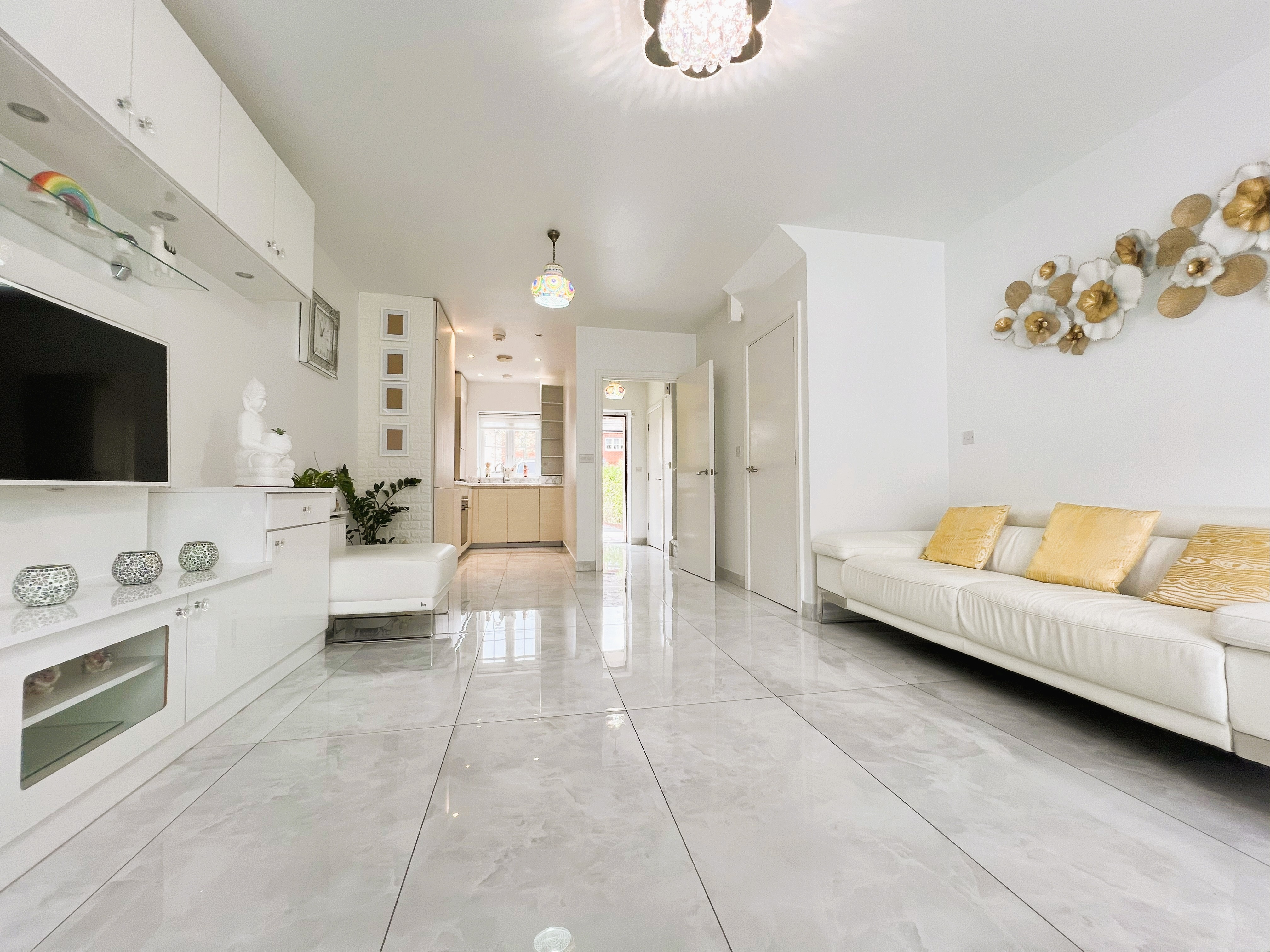 Luxury two bedroom home for sale in Slough - I & V Limited